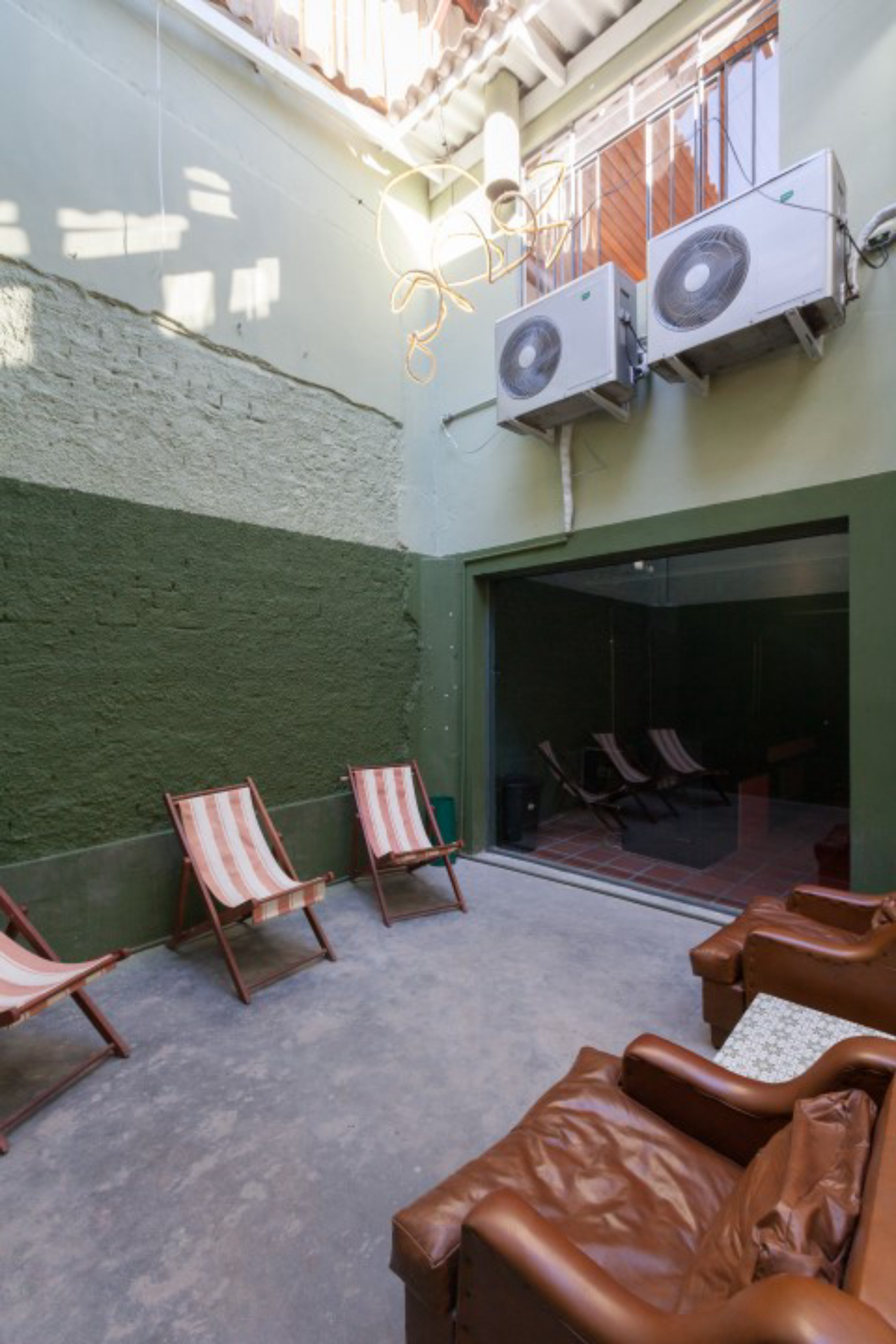 Fotos dos ambientes a fiom de retratar o projeto arquitetônico do Raposa Clube Recreativo. Local: Av. Campo Sales, 904 - Alto da Glória.