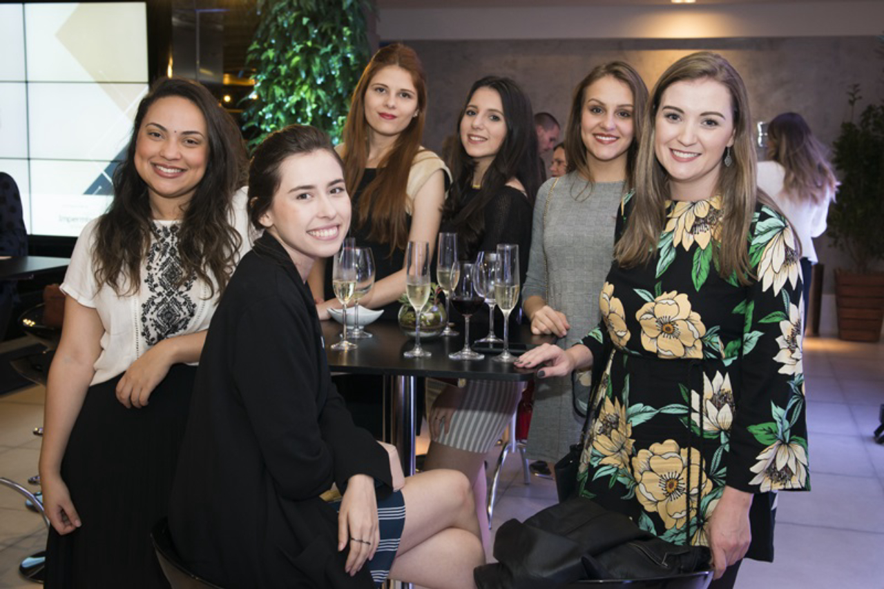 Luisa Moreira, Victoria de Jesus, Jessika Haidercki, Jessica Bruxel, Mariana Hidalgo e Karoline Rickli. Foto Letícia Akemi/ Gazeta do Povo