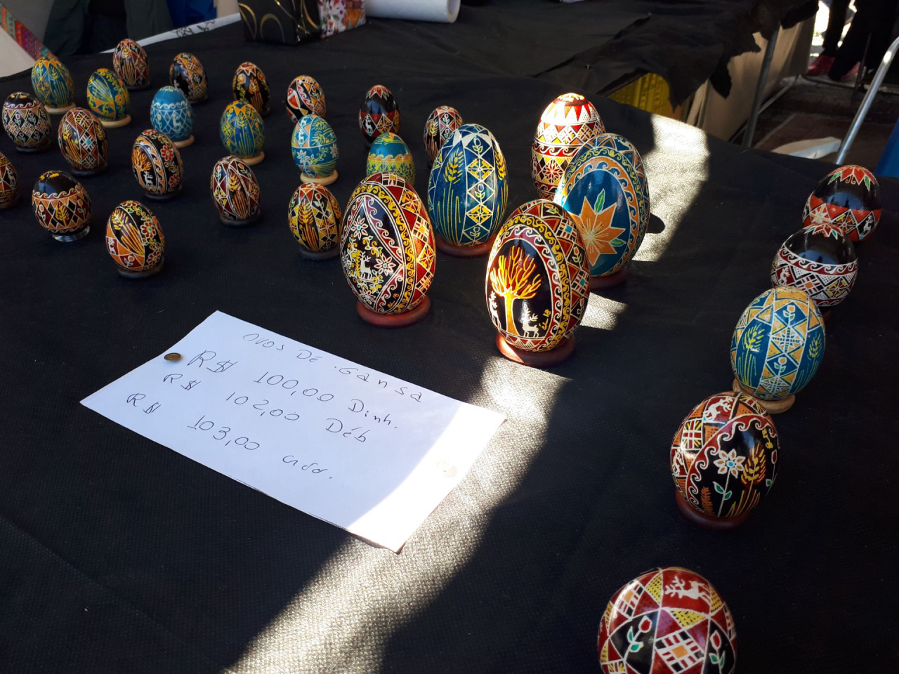 As pêssankas são ovos pintados à mão, conhecidos da cultura ucraniana, e símbolos de fortuna e prosperidade (Foto: Amanda Milléo / Gazeta do Povo)
