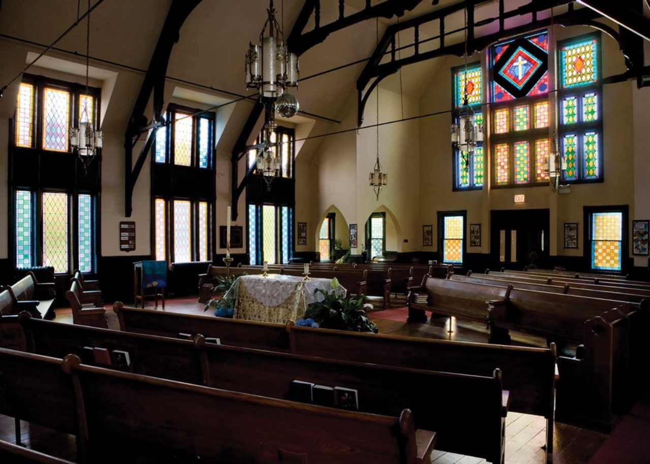 Interior da Catedral Episcopal de Todos os Santos, Chicago, Illinois. Escritório Bauer Latoza Studio, Ltd. Foto de Leslie Schwartz