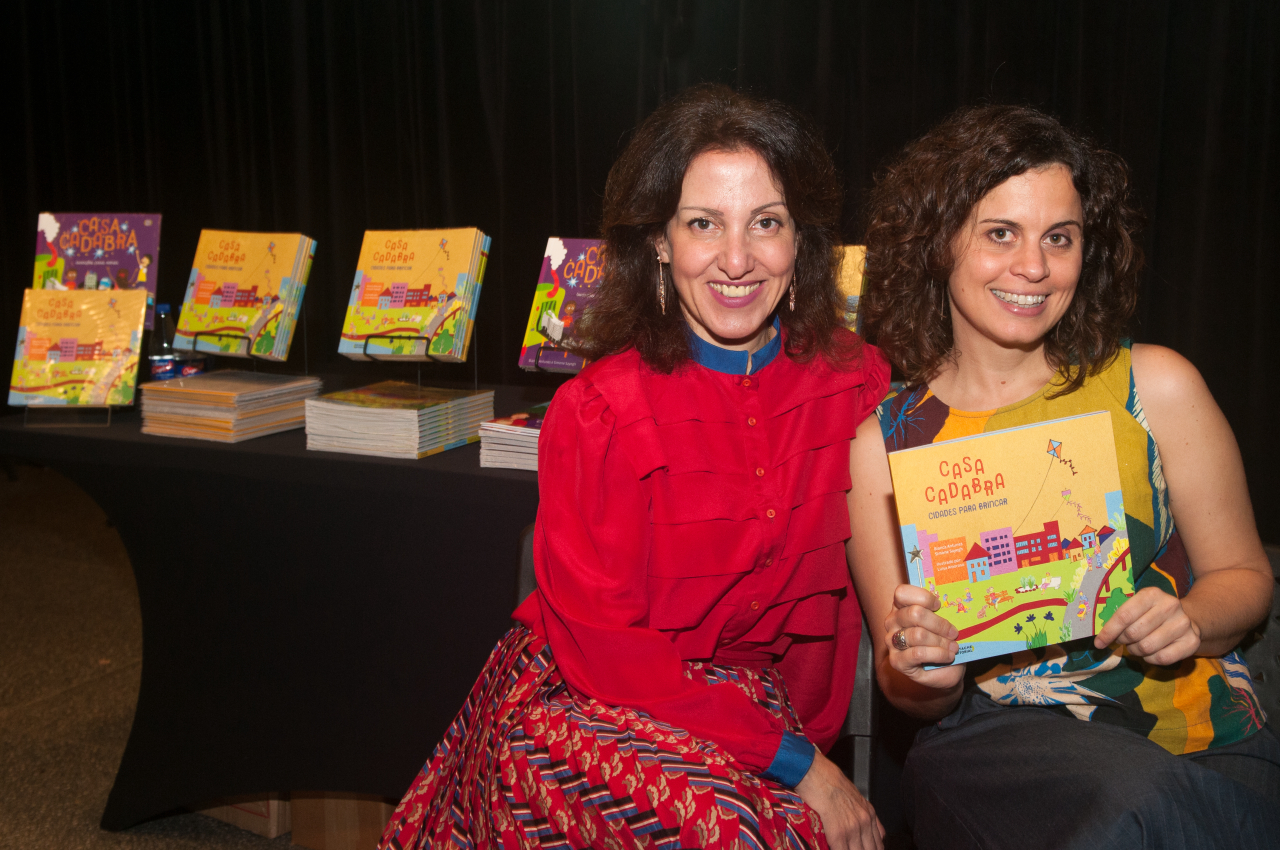 Bianca Antunes e Simone Sayegh são autoras da série de livros de arquitetura para crianças "Casacadabra”.<br>Foto: André Jensen