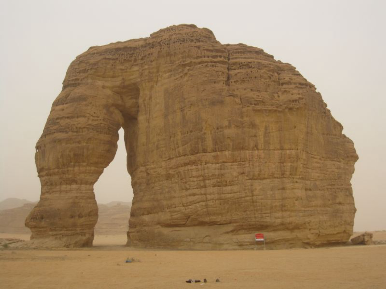 Uma das pedras de Madain Saleh lembra o formato de um elefante e é uma das principais atrações da cidade. 