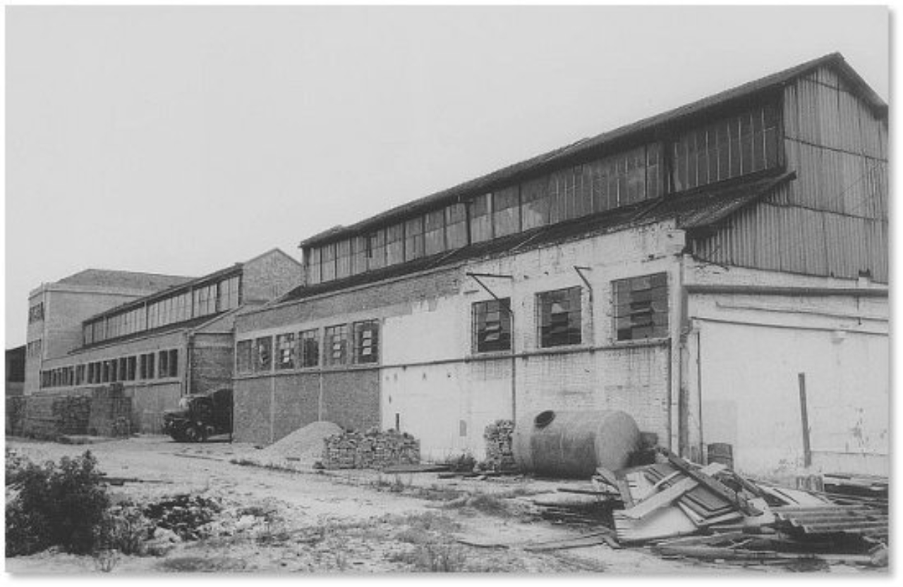 Casas que costumavam ser a fábrica de tambores já estavam abandonadas na década de 1970. Foto: reprodução