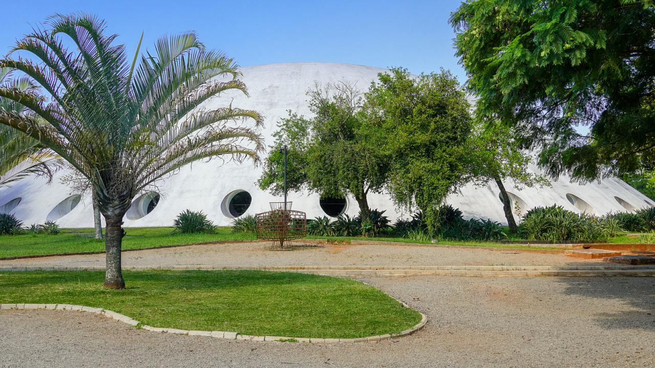 Oca, um dos prédios de Oscar Niemeyer localizaddos no Parque Ibirapuera.  