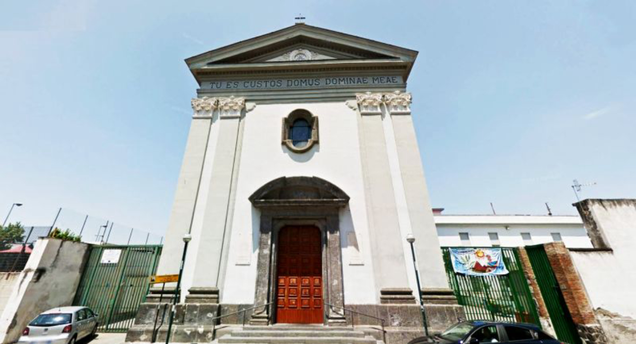 Parrocchia Sacra Famiglia Dei Padri Giuseppini, bairro Rione Luzzatti, Napoles