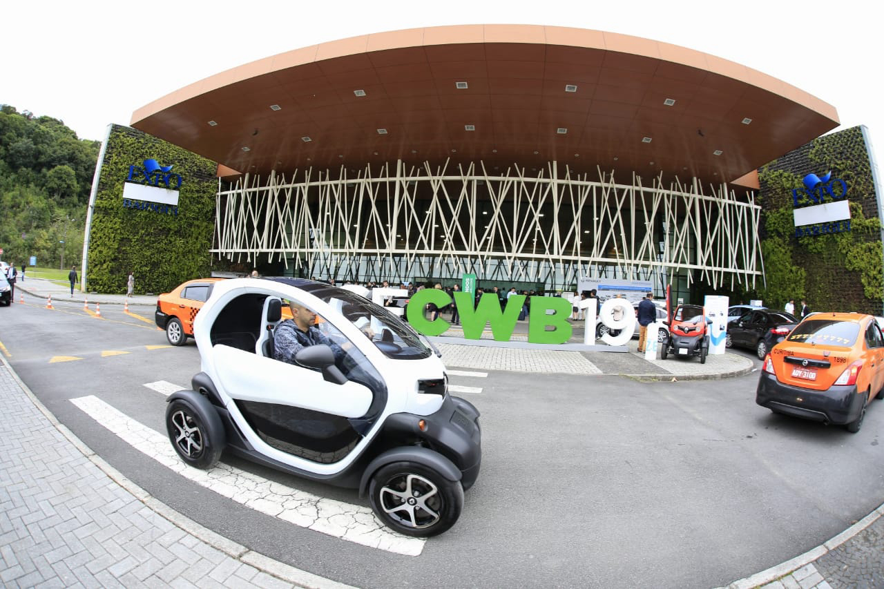 Postes de energia para carros elétricos devem estar presentes em smart cities. Foto: Michel Willian/Gazeta do Povo
