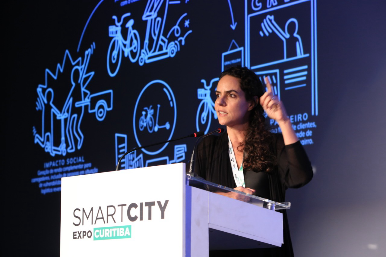 Paula Nader, da Grin, durante explanação no Smart City Expo Curitiba. Foto: Michel Willian/Gazeta do Povo.