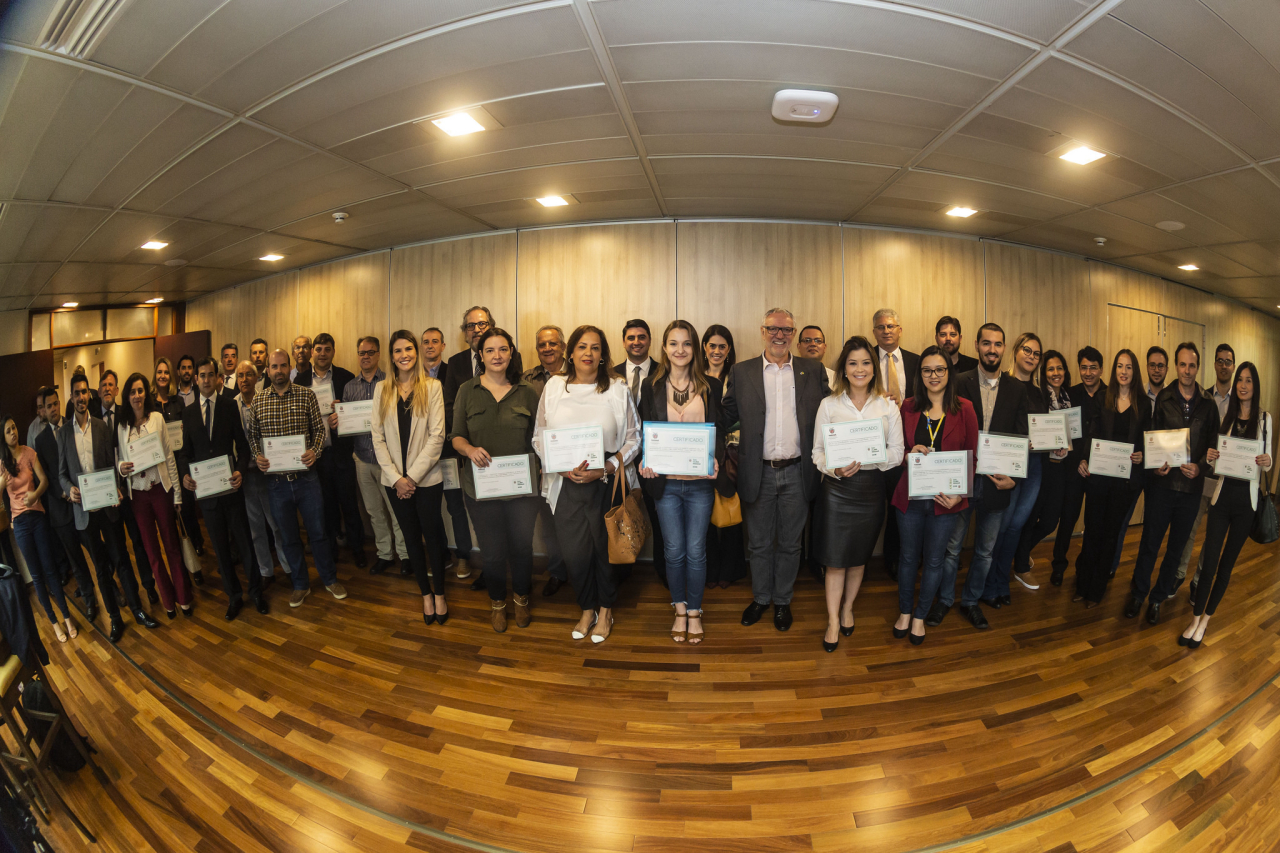 Representantes das empresas que receberam o Selo Clima Paraná em 2018. Foto: Gelson Bampi