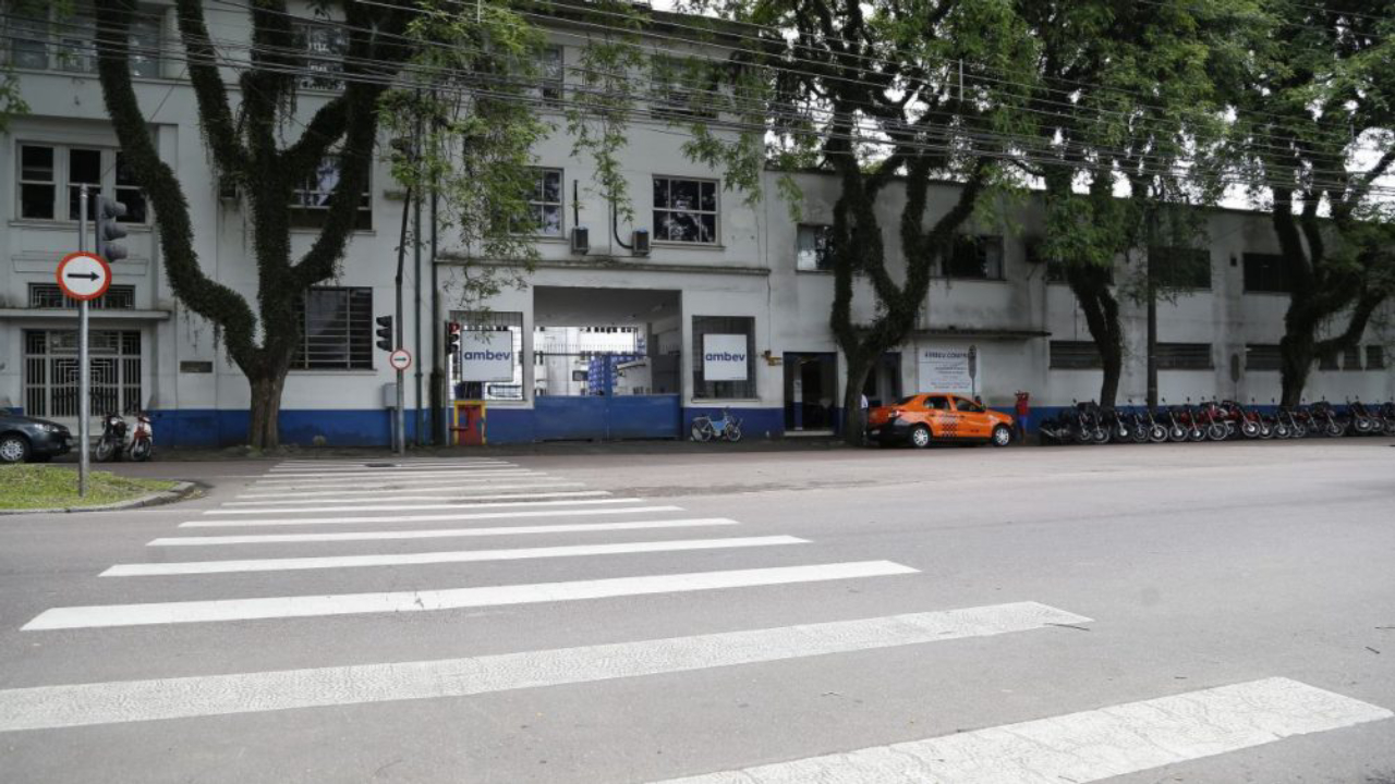Unidade da empresa na Avenida Getúlio Vargas está desativada desde 2016. Foto: Letícia Akemi/Gazeta do Povo