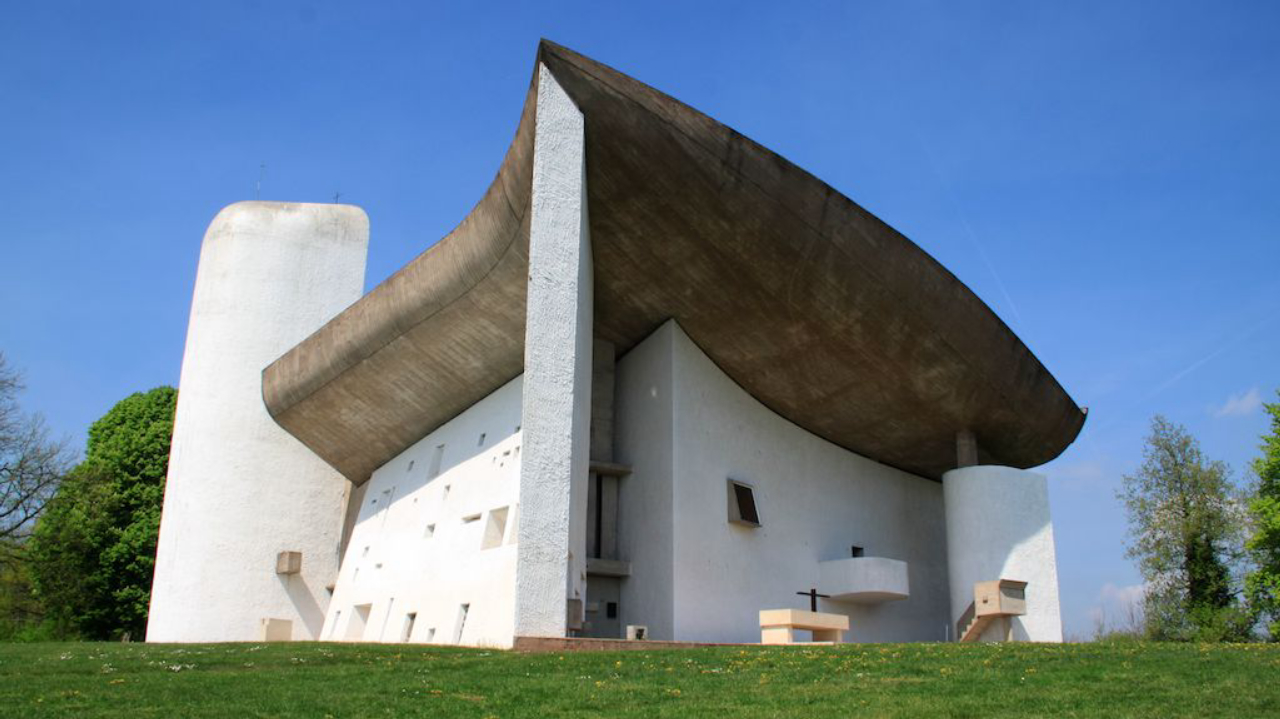 Capela Notre-Dame-du-Haut, localizada na colina de Bourlémont em Ronchamp em Haute-Saône, França. Foto: reprodução
