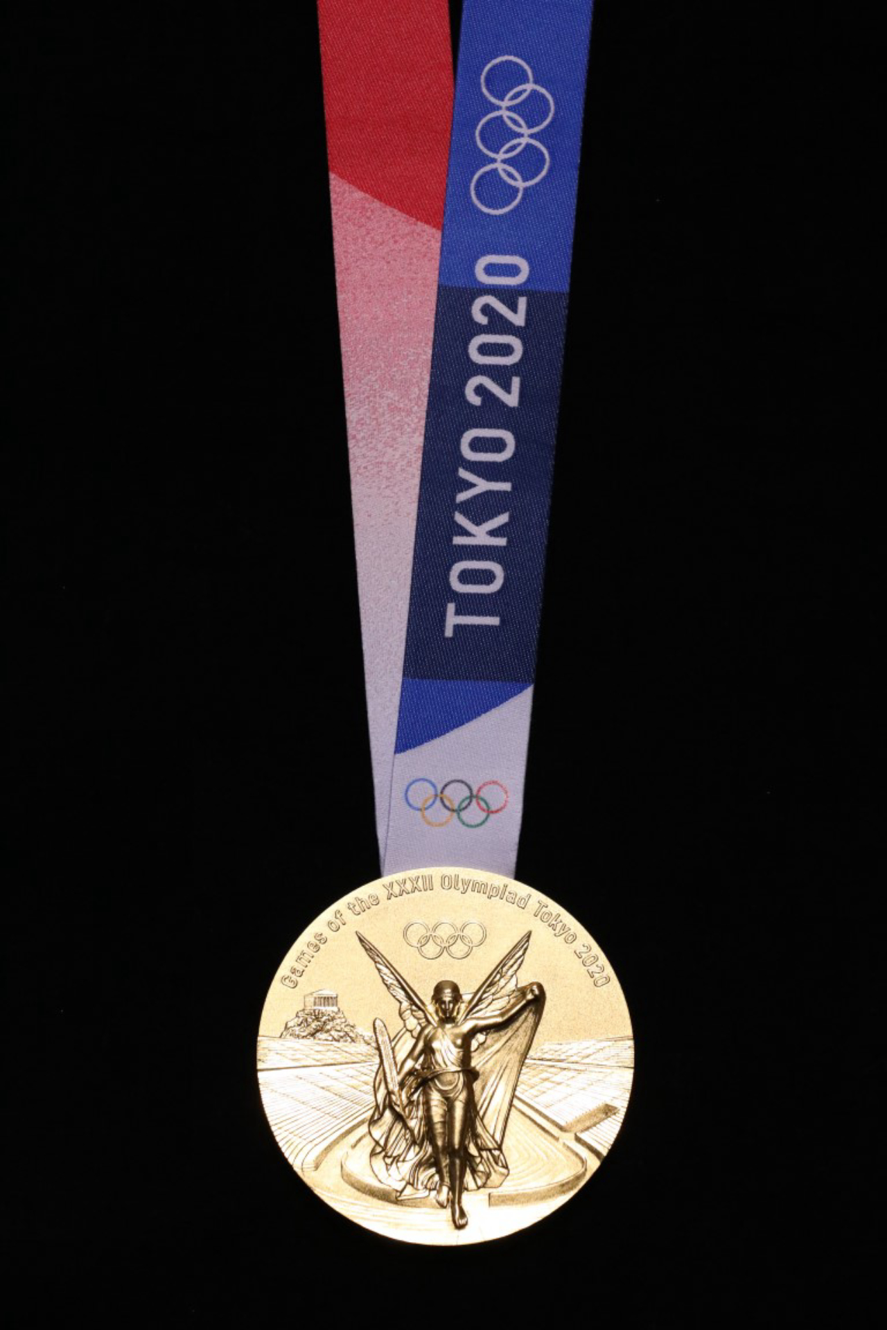 This undated handout photograph released on July 24, 2019 by Tokyo 2020 shows the front side of gold medal for the Tokyo 2020 Olympic Games in Tokyo. (Photo by Handout / Tokyo 2020 / AFP) / - NO Internet - NO RESALE / -----EDITORS NOTE --- RESTRICTED TO EDITORIAL USE - MANDATORY CREDIT "AFP PHOTO / Tokyo 2020" - NO MARKETING - NO ADVERTISING CAMPAIGNS - DISTRIBUTED AS A SERVICE TO CLIENTS - NO ARCHIVES