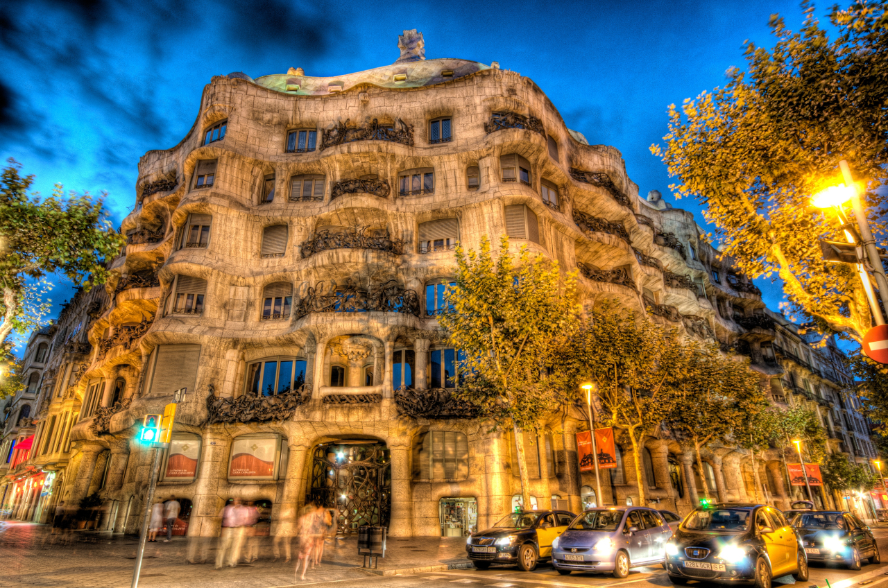 A cidade célebre pelas obras de Gaudí também é palco das aventuras de Daniel Sempere, protagonista de A Sombra do Vento. Foto: Craig Cormack
