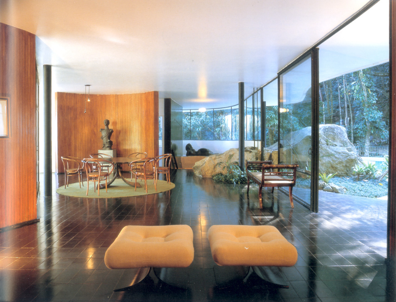 Sala projetada por Oscar Niemeyer. Foto: WikiArquitectura/ Divulgação