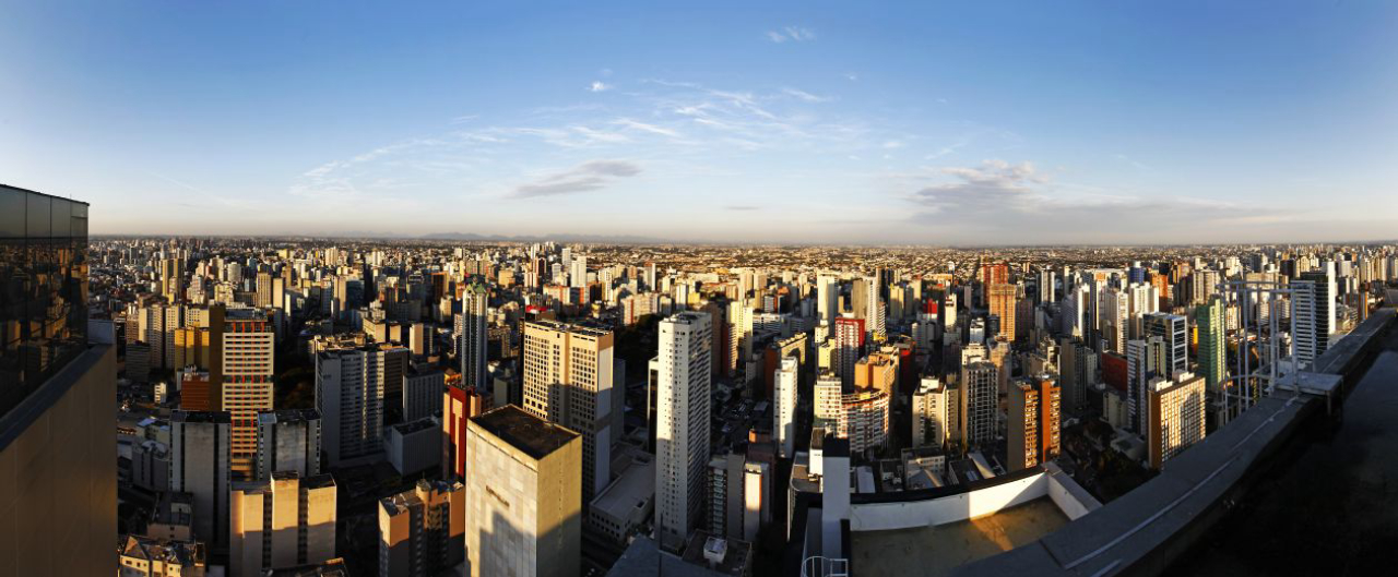Vista do Universe Life Square, mais alto prédio de Curitiba. Foto: Antônio More/Gazeta do Povo