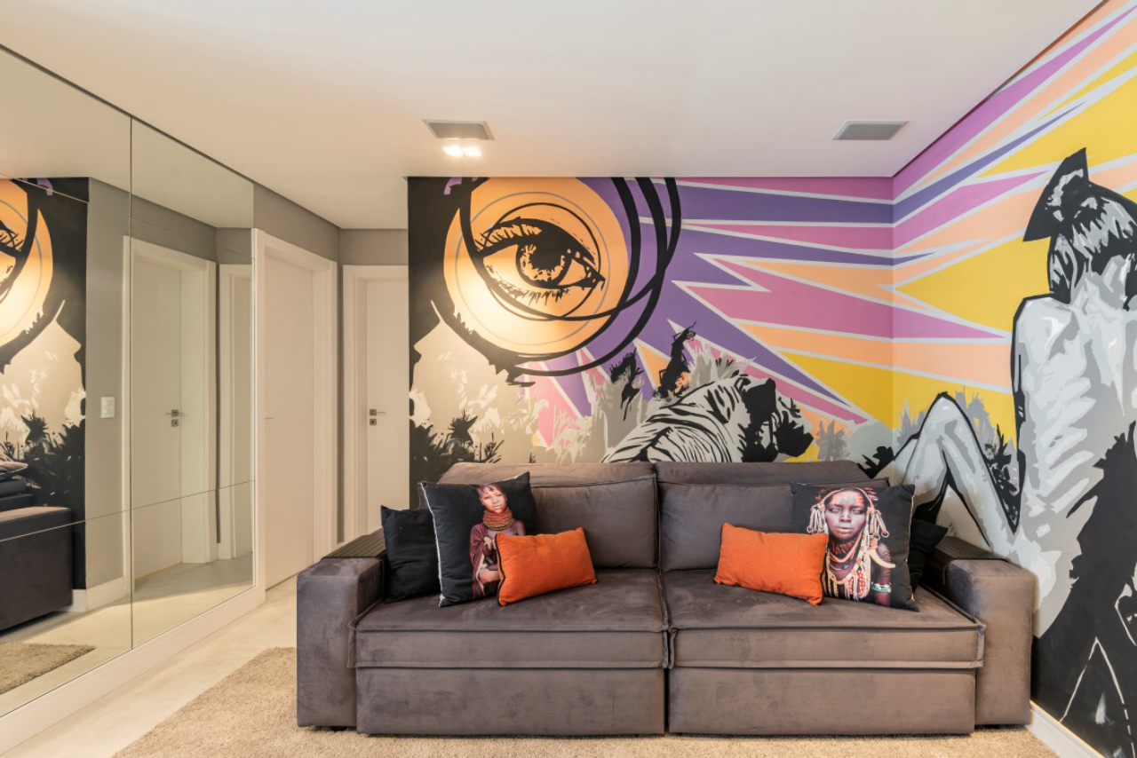 Arte nas paredes da sala deram um ar moderno para o projeto. Foto: Fernando Zequinão/Gazeta do Povo