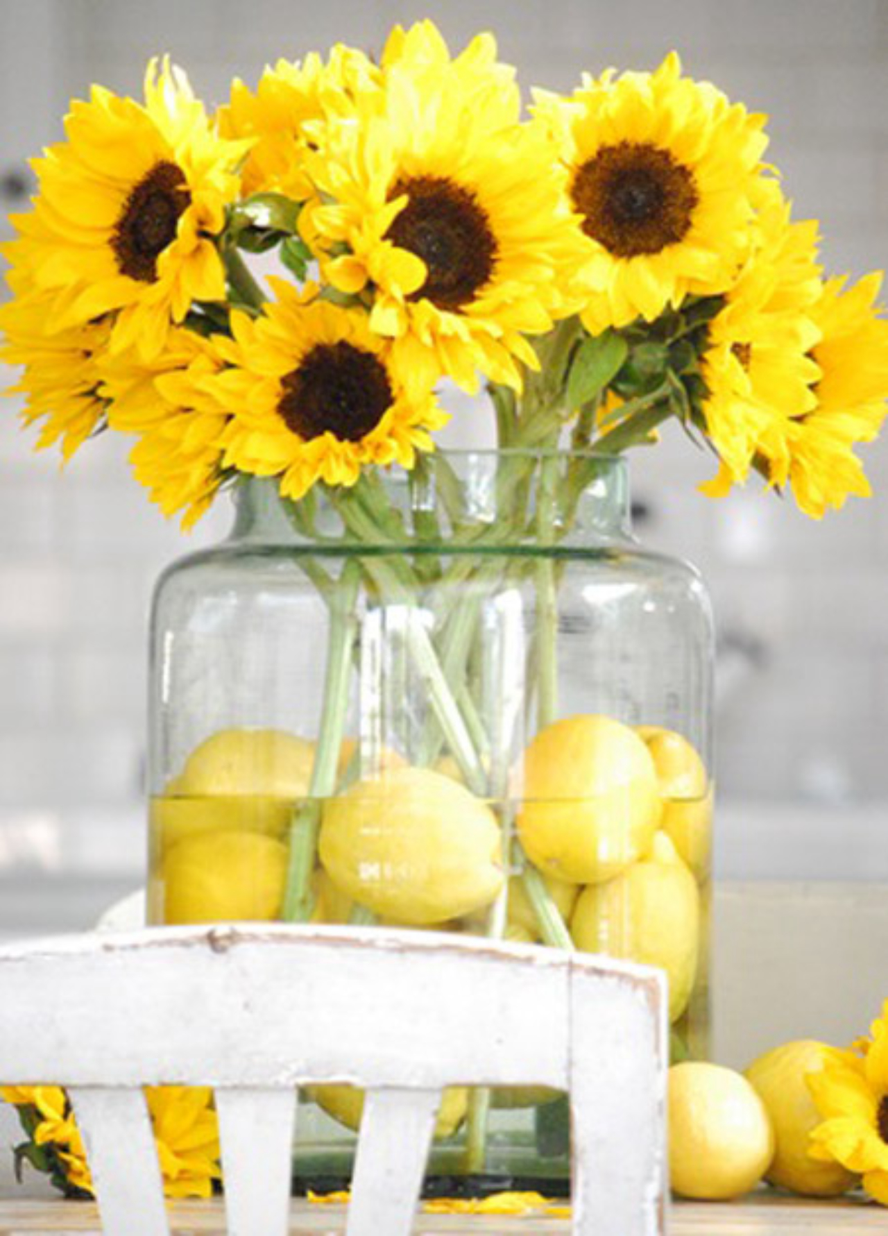Esse vaso com frutas também pode ser feito para acomodar flores. Foto: Pinterest/Reprodução