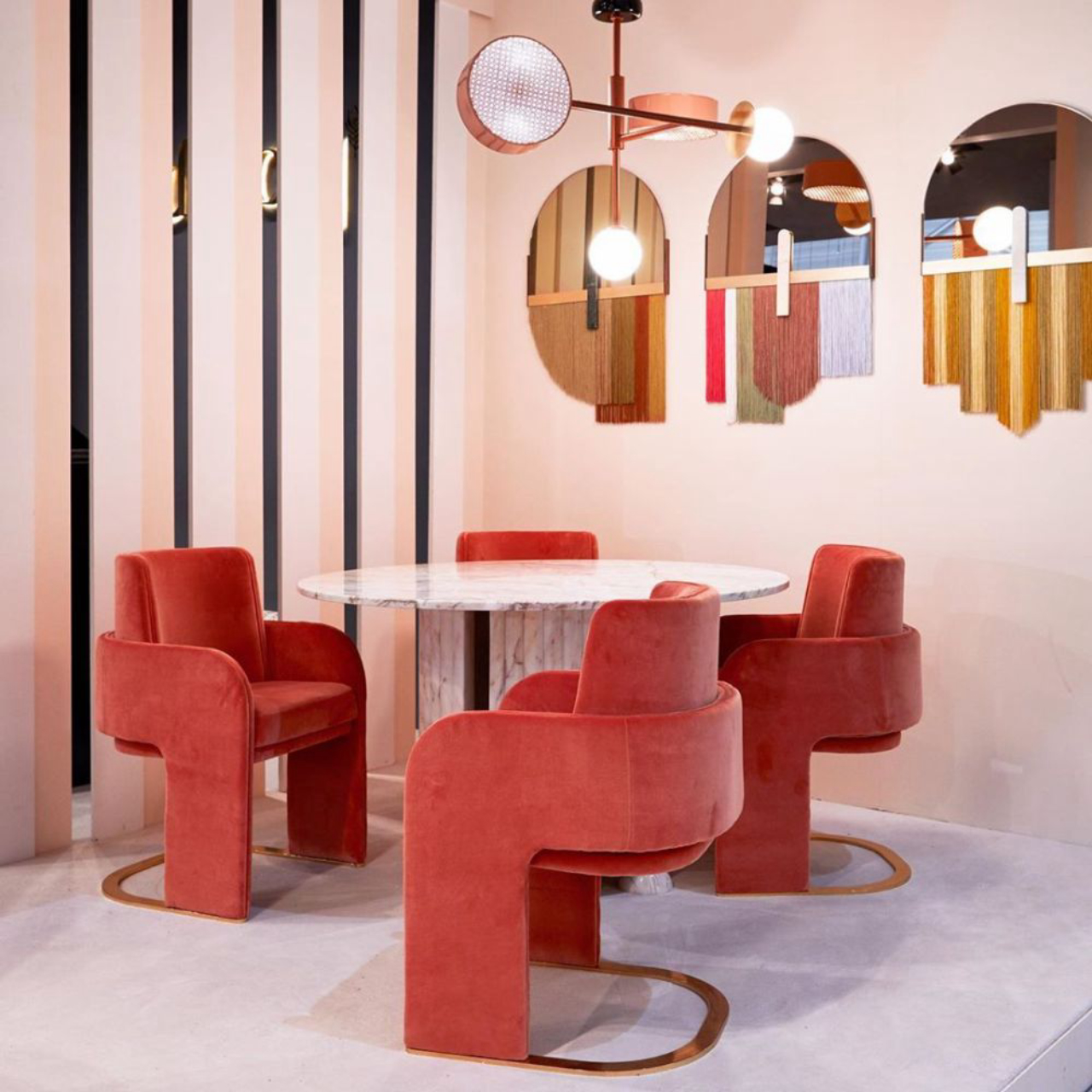 Cadeiras The Odissey, da Dooq, na Maison&amp;Objet. Foto: Reprodução/ Instagram