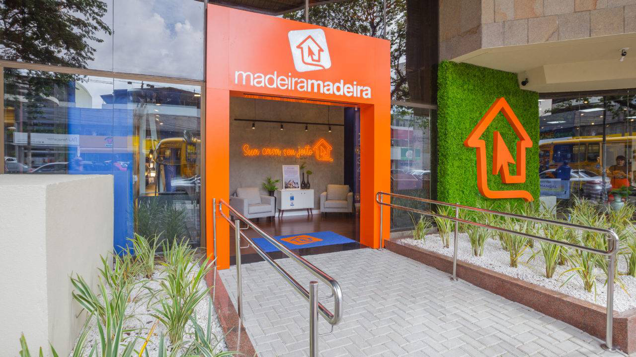 Primeira loja física do MadeiraMadeira foi inaugurada em Curitiba e segue o conceito de guide shop. Foto: Divulgação