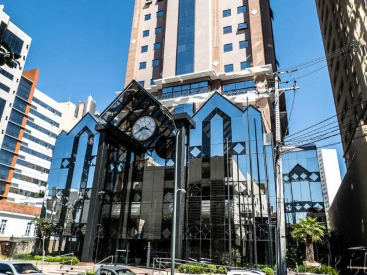 Curitiba Trade Center Office Building. Paraná. Construído em 1997, é até agora o edifício mais alto do estado do Paraná. (Informação de 2014).
