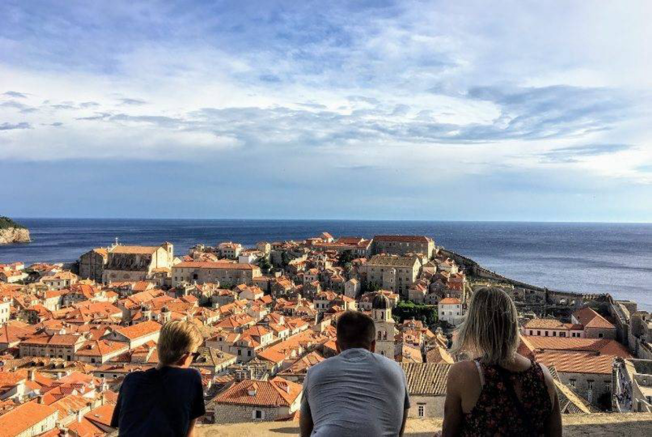Dubrovnik foi o primeiro porto do Mediterrâneo a isolar pessoas, animais e mercadorias provenientes de áreas infectadas por mar ou terra, mantendo-os separados da população saudável.