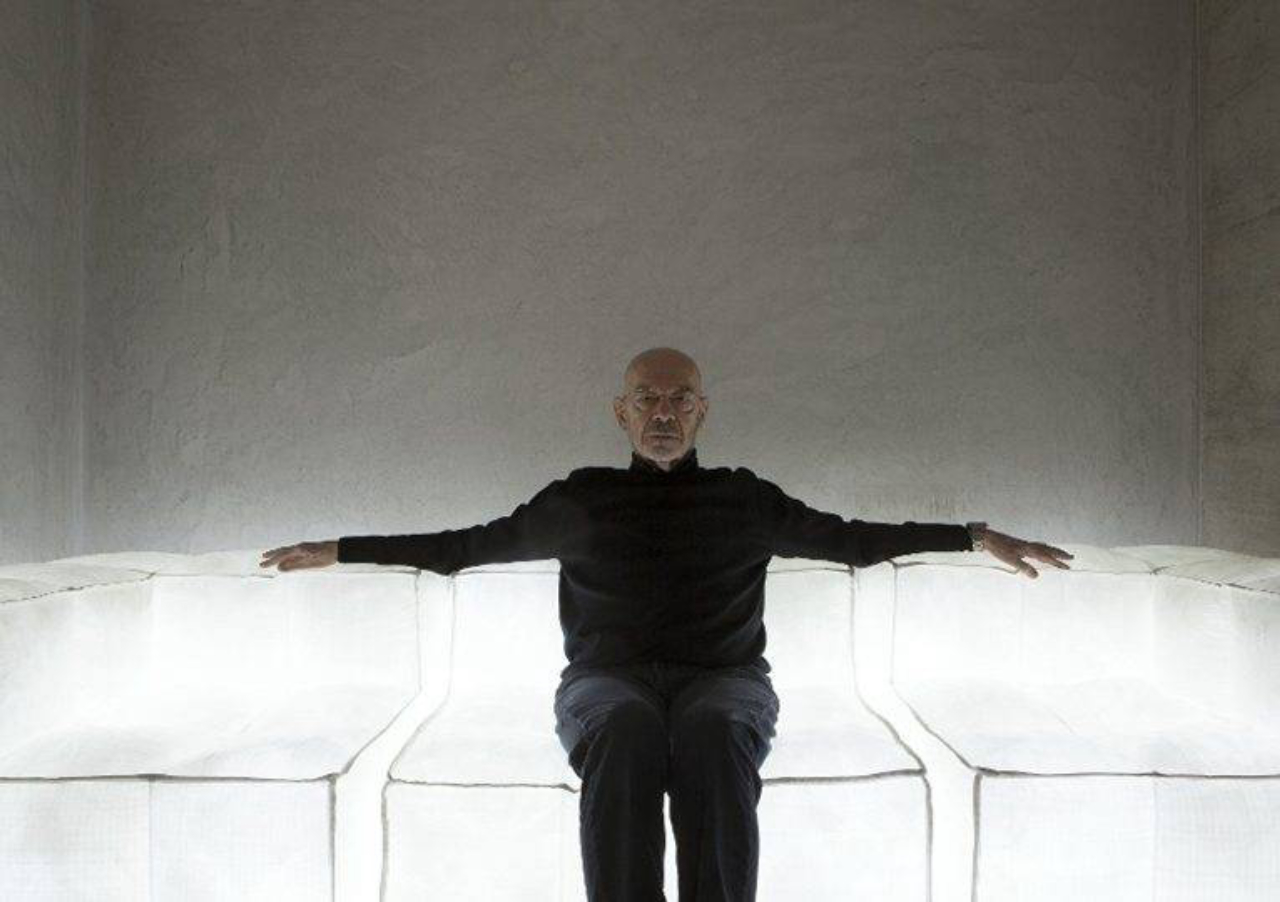 David Chipperfield em sua própria casa. Foto: Davide Pizzigoni/Reprodução