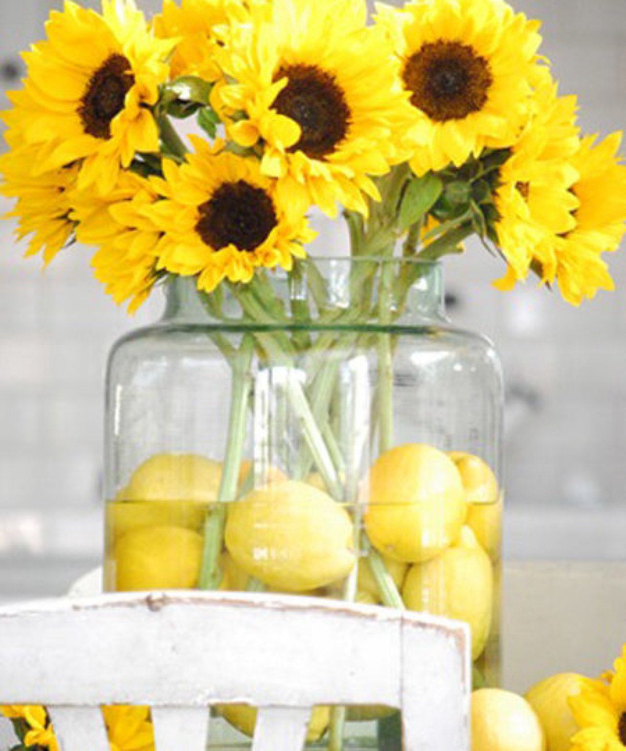 Esse vaso com frutas também pode ser feito para acomodar flores. Foto: Pinterest/Reprodução