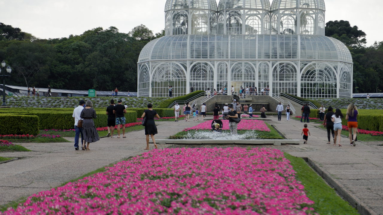Jardim Botânico de Curitiba, inaugurado sob a gestão Lerner juntamente com as demais obras em metal e vidro. 