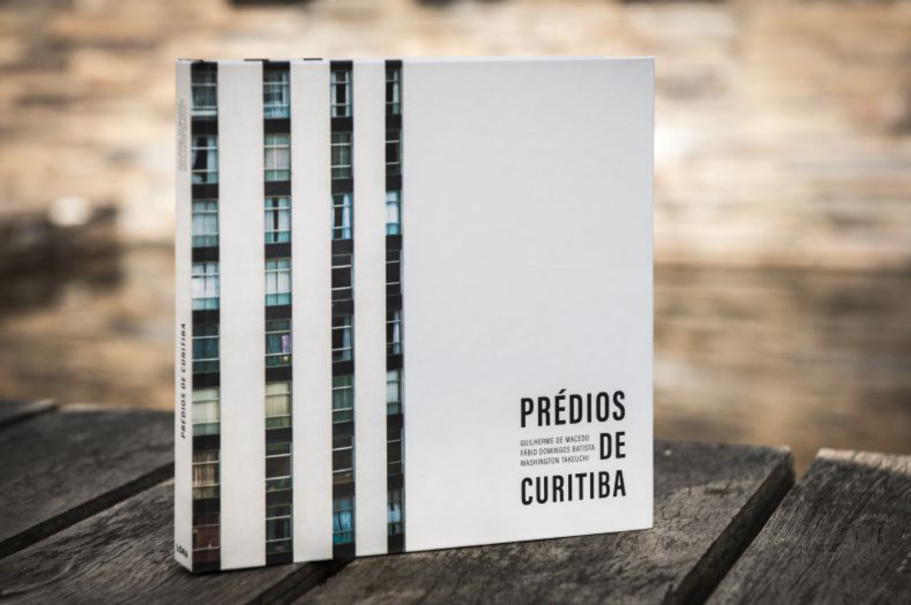 Capa do livro "Prédios de Curitiba", lançado em 2017.