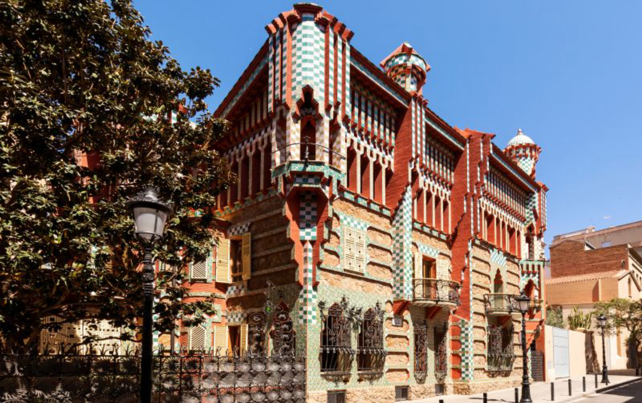 Casa projetada para a família Vicens é o primeiro grande projeto de Gaudí em Barcelona. 