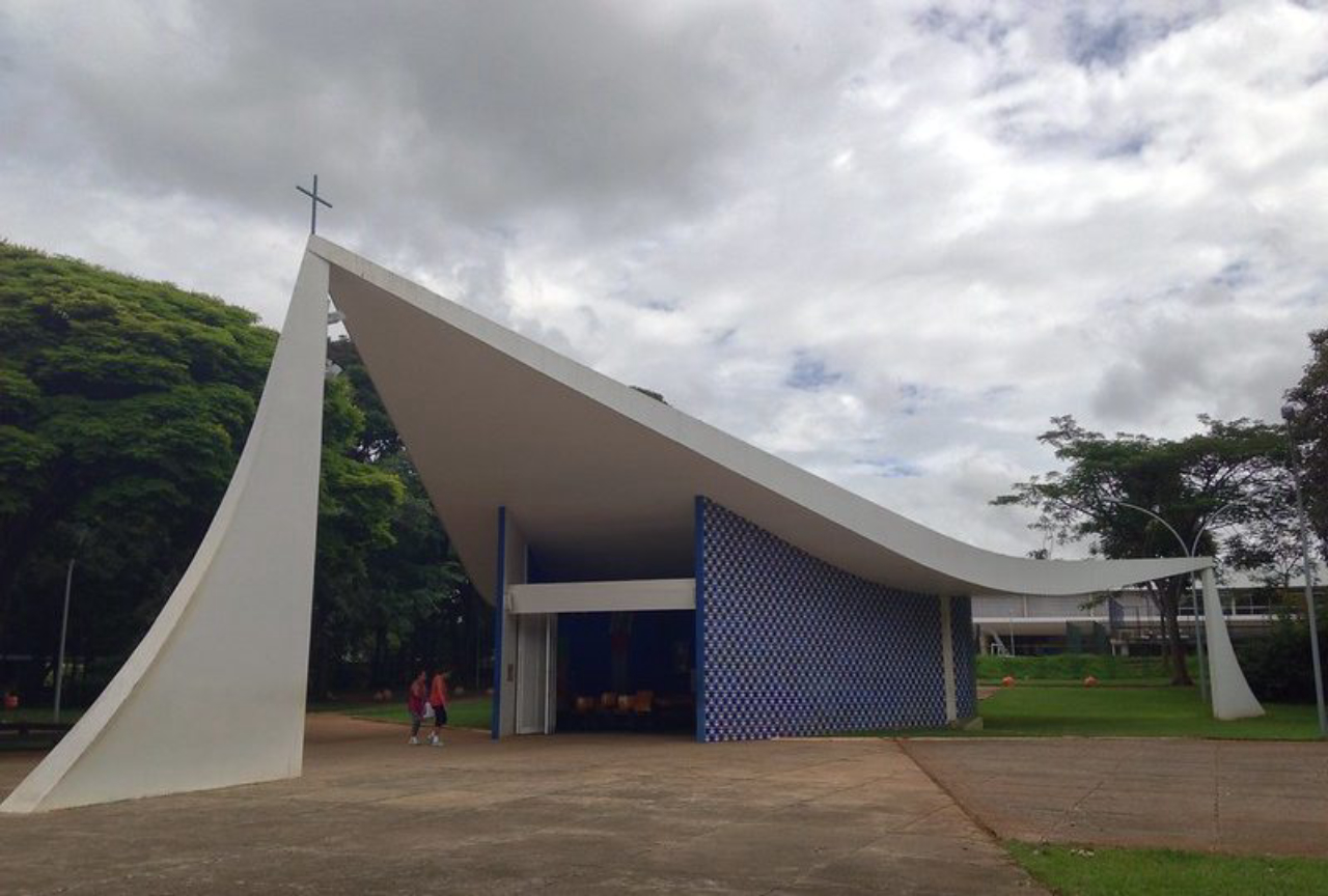 Igrejinha Nossa Senhora de Fátima, integrante do conjunto de obras de Niemeyer em Brasília. 