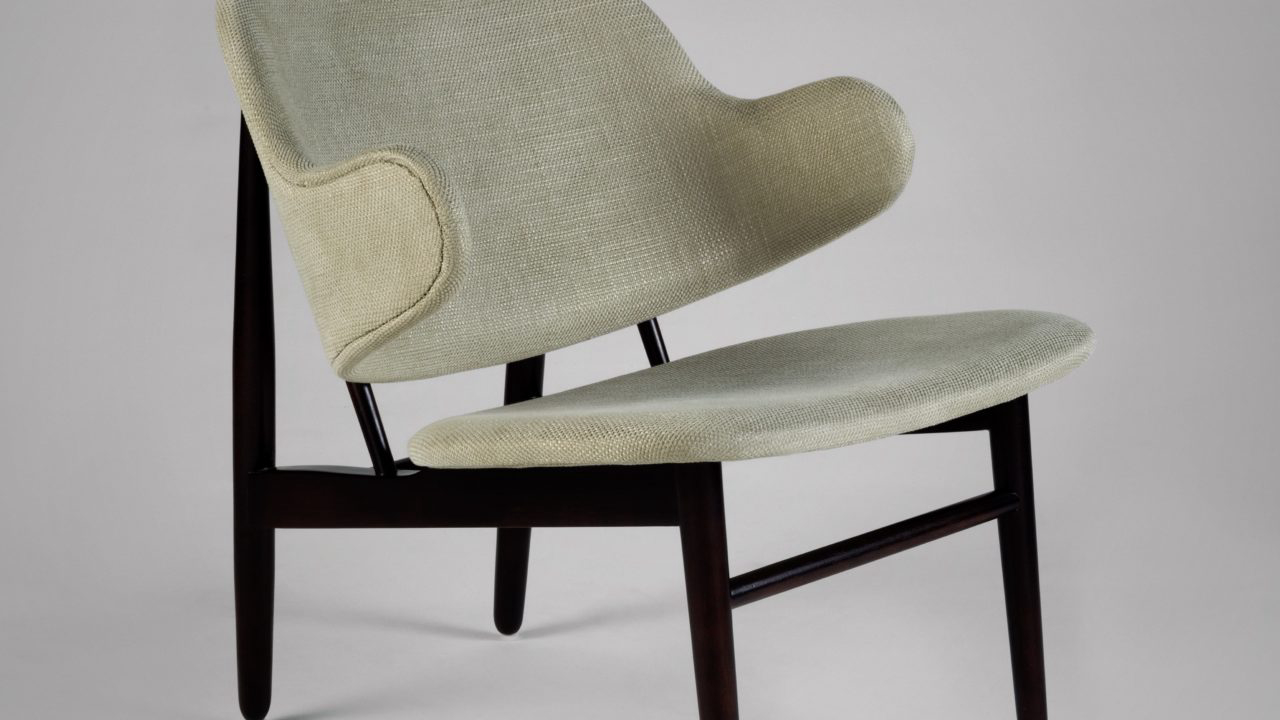 Poltrona Easy Chair foi criada em 1950 pelo designer de móveis dinamarquês Ib Kofod-Larsen.