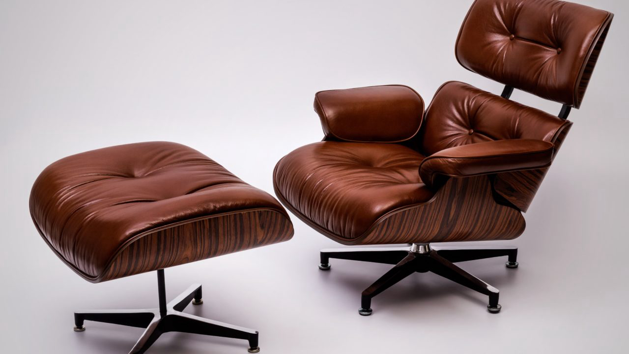 A Lounge Chair, um clássico do mobiliário moderno, faz parte da coleção permanente do Museu de Arte Moderna em Nova York.