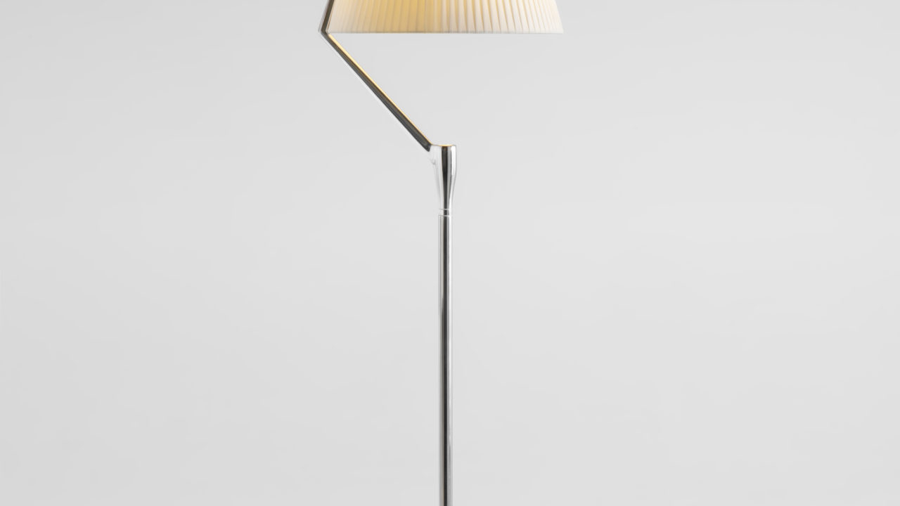  Angelo Stone marca a estreia de Philippe Starck na iluminação para a Kartell. 