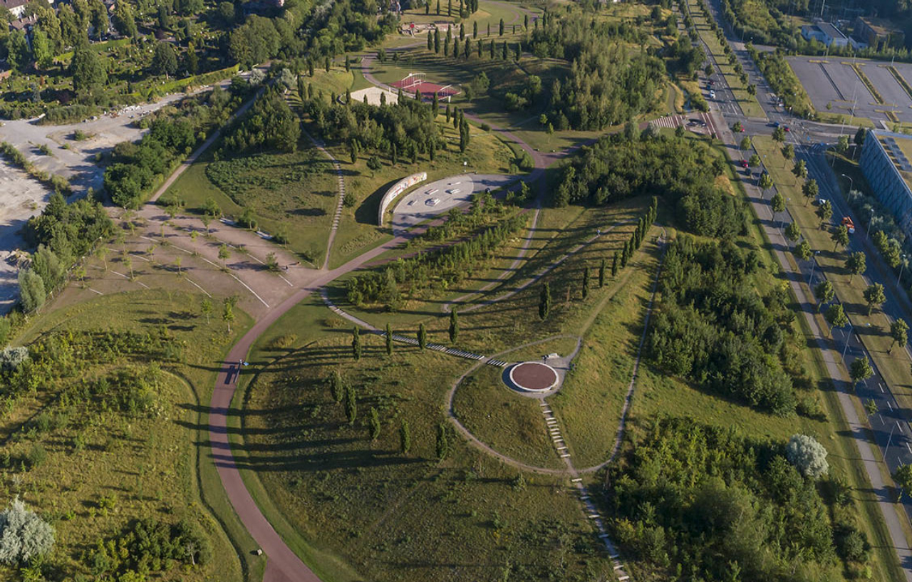O Parque Krupp na cidade de Essen, na Alemanha, faz parte de um projeto de requalificação de uma antiga área industrial de 22 hectares.