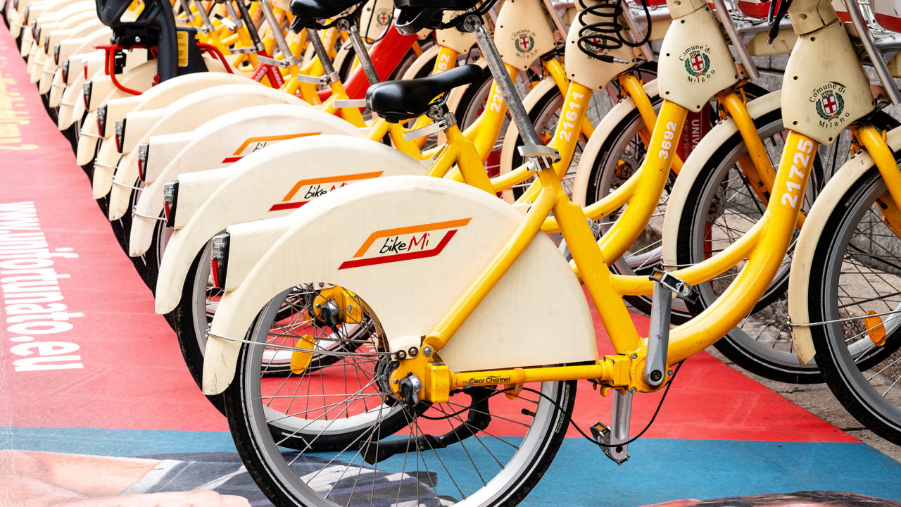 Atualmente Milão tem um serviço público que permite alugar bicicletas.