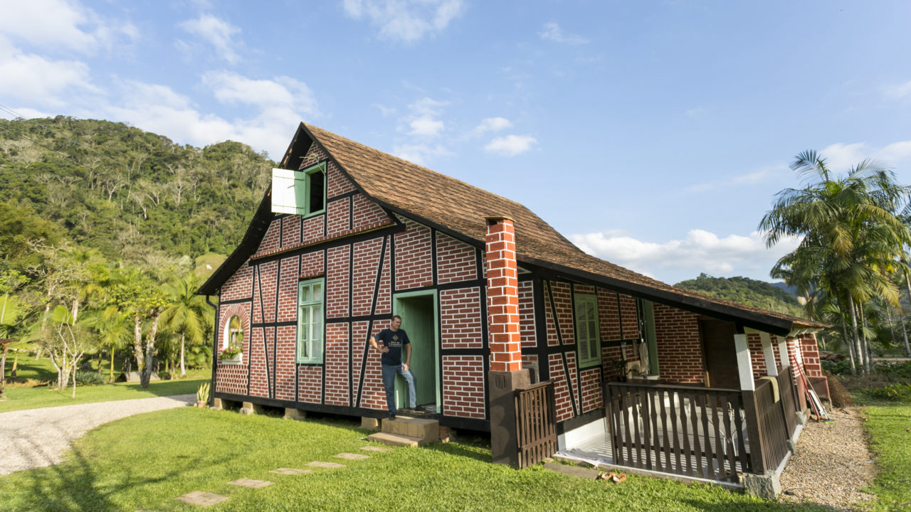 A Casa Radünz permite que visitantes conheçam uma casa enxaimel por dentro. A construção é de 1932.  