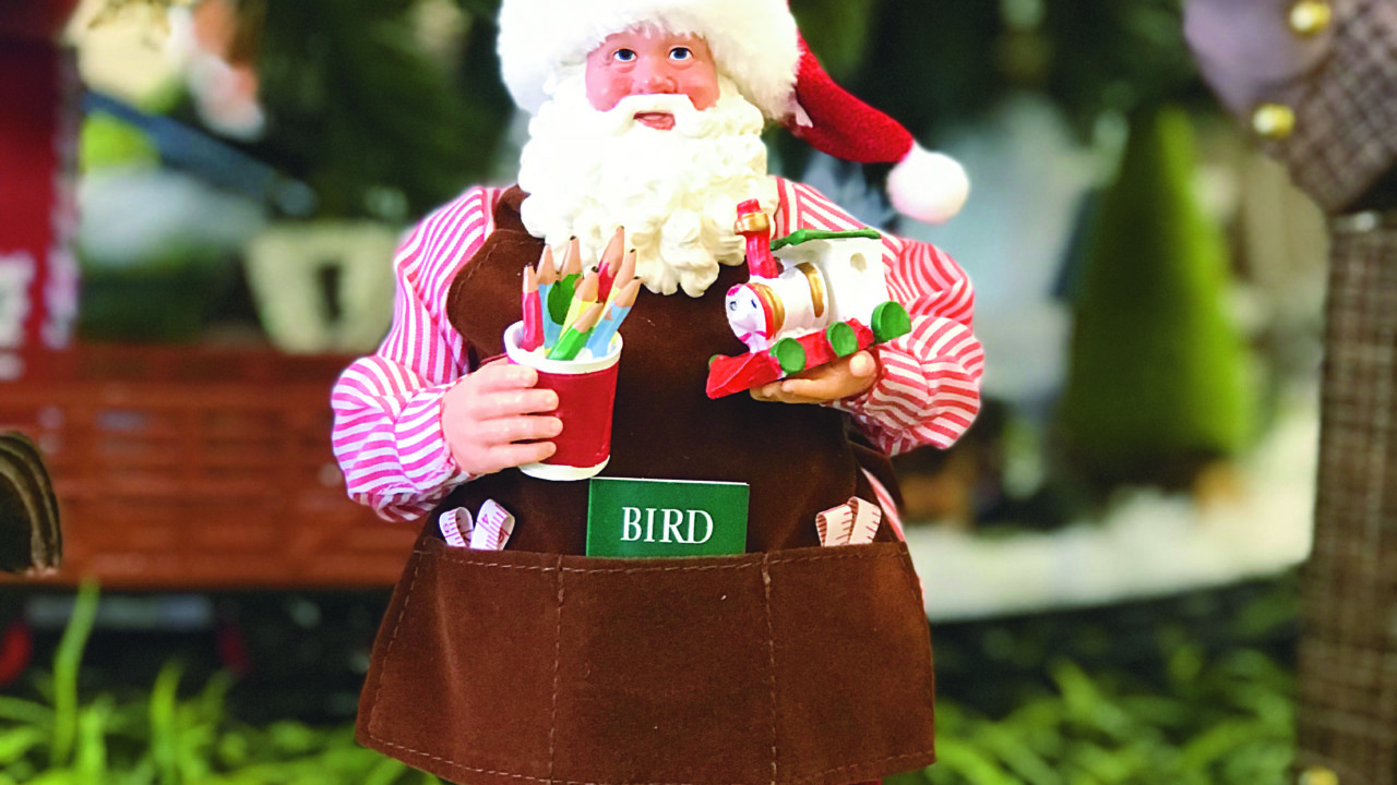 Personagem principal do Natal, o Papai Noel se destaca em versões variadas com as cores tradicionais e cores mais neutras. 