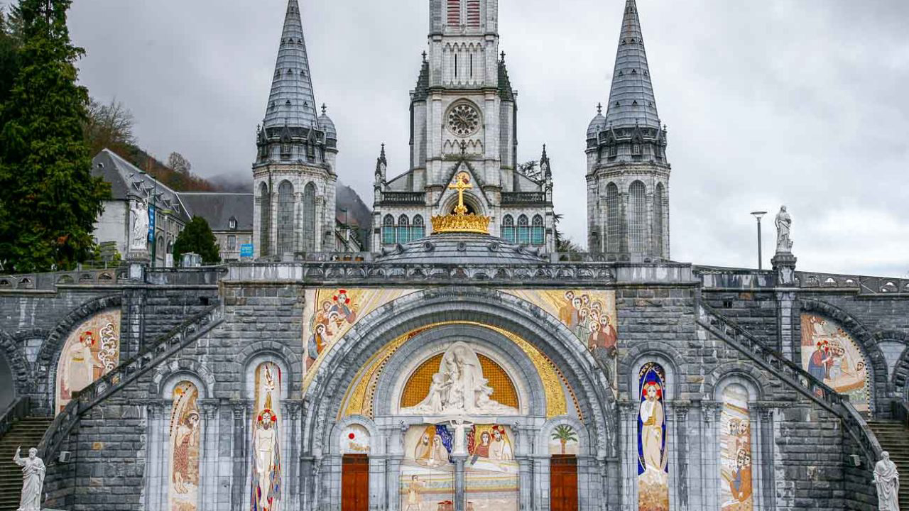 Santuário de Lourdes, na França, conta com mosaicos de Rupnik