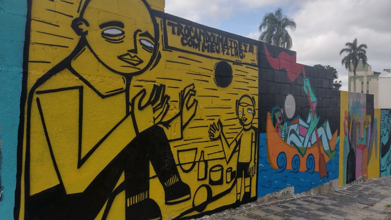  Painéis assinados pelo coletivo formado pelos grafiteiros Jorge Galvão, Neiton Nunes e Thiago Syen na Almirante Barroso. Foto: Cristina Seciuk/Gazeta do Povo 