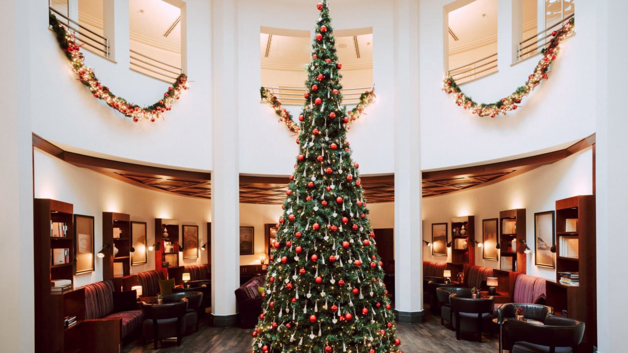  Natal do Charles Hotel, em Munique, é uma parceria com a tradicional grife alemã Roeckl. Crédito: Divulgação.