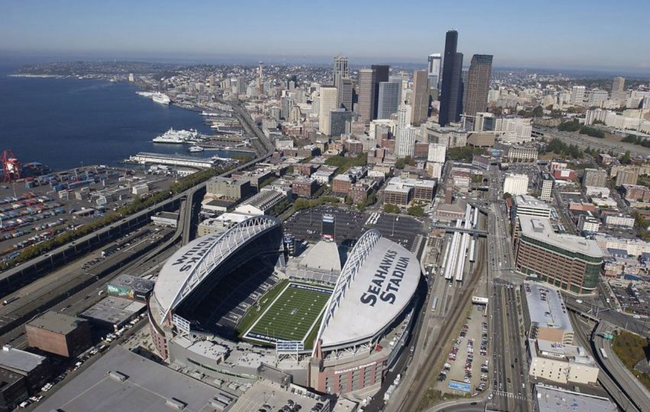 Lumen Field, Seattle (EUA). Projetado pelo estúdio de arquitetura Ellerbe Becket e LMN Architects, o estádio tem 67 mil lugares. 