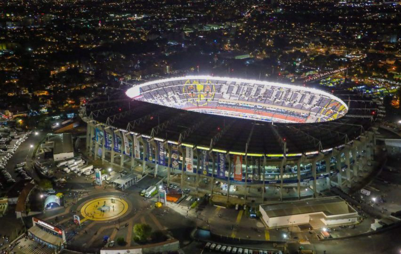 Estádio Azteca, Cidade do México (México). Com capacidade para 87 mil lugares, será o primeiro estádio a sediar três Copas do Mundo: 1970, 1986 e 2026. O projeto é de Pedro Ramírez Vázquez e Rafael Mijares Alcérreca.