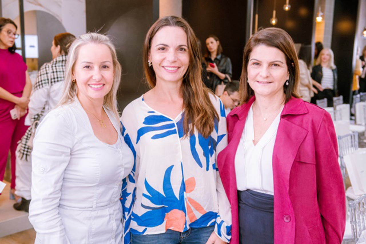 Juliana Loro, Angela Cetin, Simone Carneiro