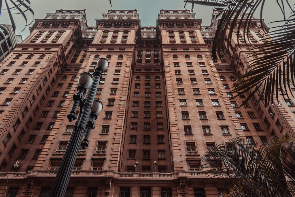 Prédio icônico da arquitetura de São Paulo, o Edifício Martinelli receberá mostra da Feira na Rosenbaum durante a DW! | Foto: Wilson da Silva Vitorino/Wikimedia Commons