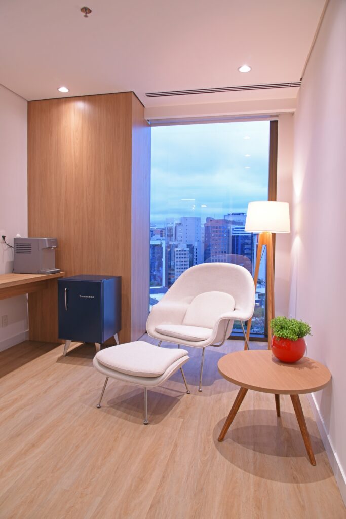 Ambientes foram projetados para se assemelhar ao espaço doméstico. Na foto, o escritório de São Paulo | Divulgação/Nissan