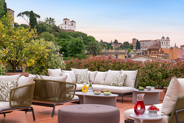 Área de relaxamento e confraternização, terraço privativo tem vista privilegiada para a cidade | Divulgação