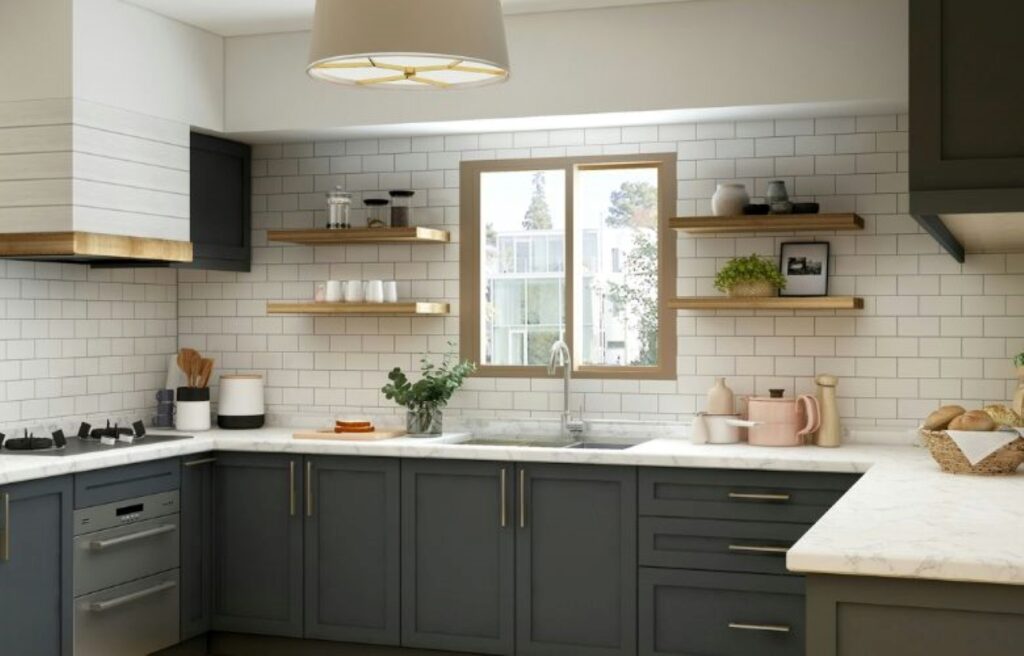 Você pode posicionar os quadros decorativos para cozinha em prateleiras estratégicas, junto de livros de receitas | Unsplash