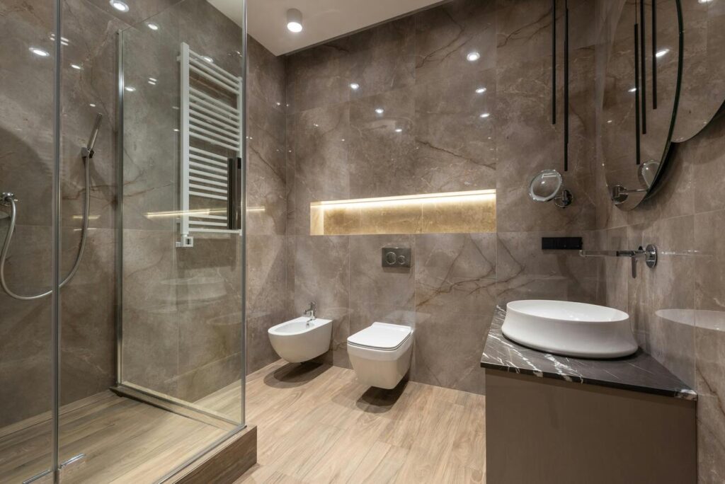Torne seu banheiro moderno e sofisticado com o porcelanato acetinado | Pexels