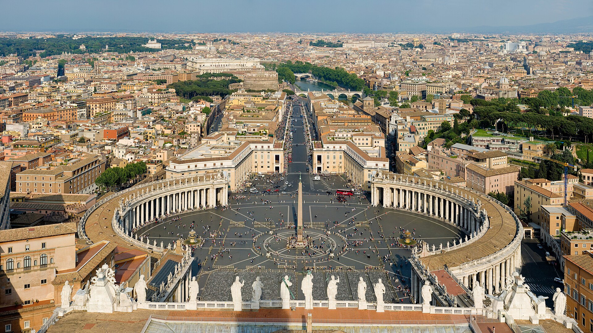 Praça de São Pedro, Vaticano, desenhada por Bernini em 1667 |  Fonte: Wikipedia