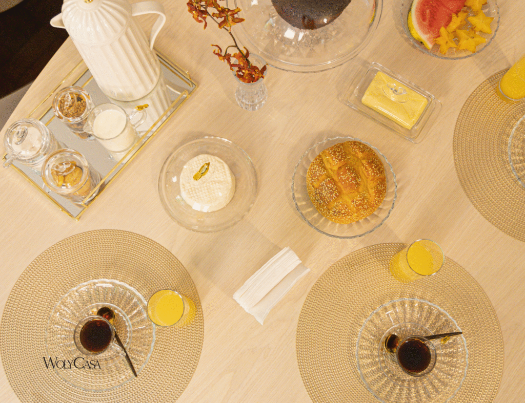 Monte um kit mesa posta café da manhã para poder receber seus convidados com elegância. Fonte: WolyCasa